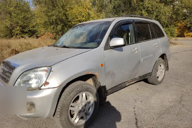 Реальный выкупленный автомобиль: серебристый chery tiggo с очагами коррозии