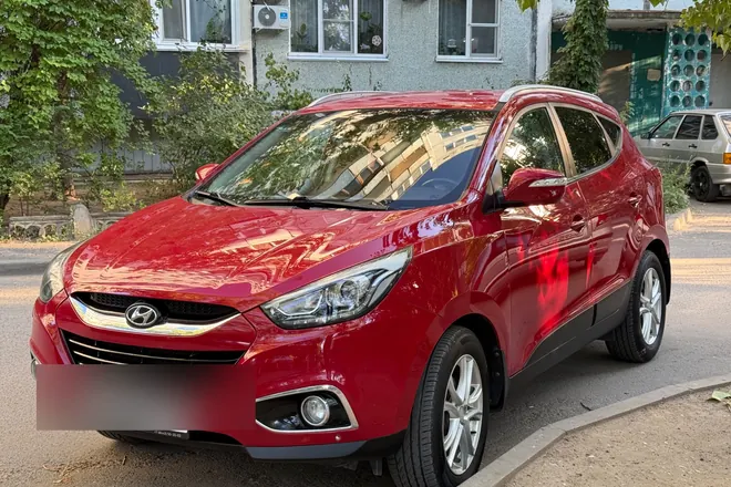 Реальный выкупленный автомобиль: красный hyundai ix35