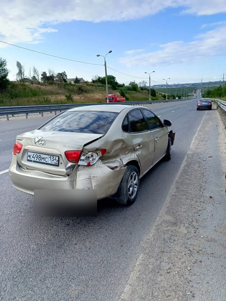 Реальный выкупленный автомобиль: седан hyundai с повреждённой задней частью