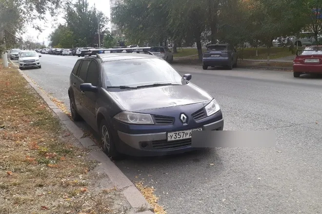 Реальный выкупленный автомобиль: тёмный renault megane универсал