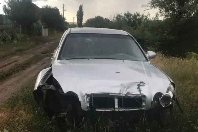 Реальный выкупленный автомобиль: серебристый автомобиль с повреждением передней части