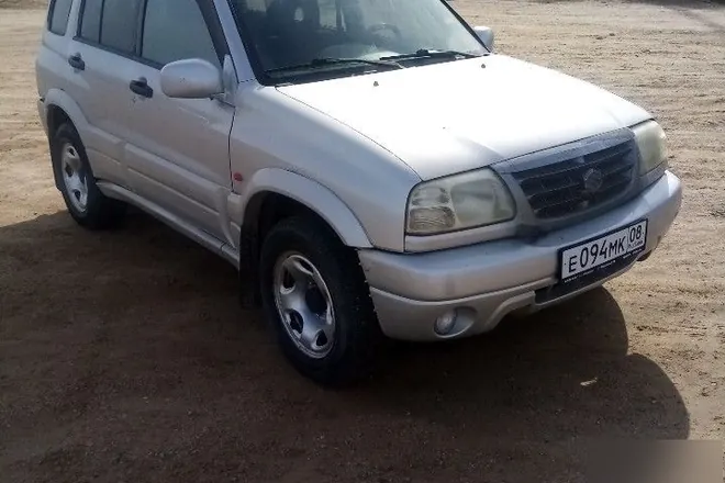 Реальный выкупленный автомобиль: серебристая suzuki grand vitara